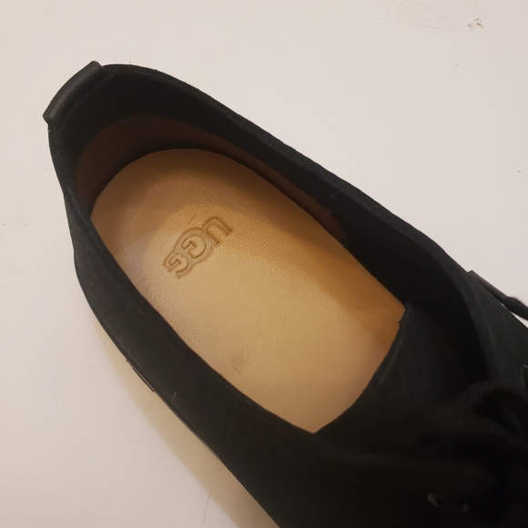 UGG Men's Pismo Black Leather Sneakers - Picture 6 of 8